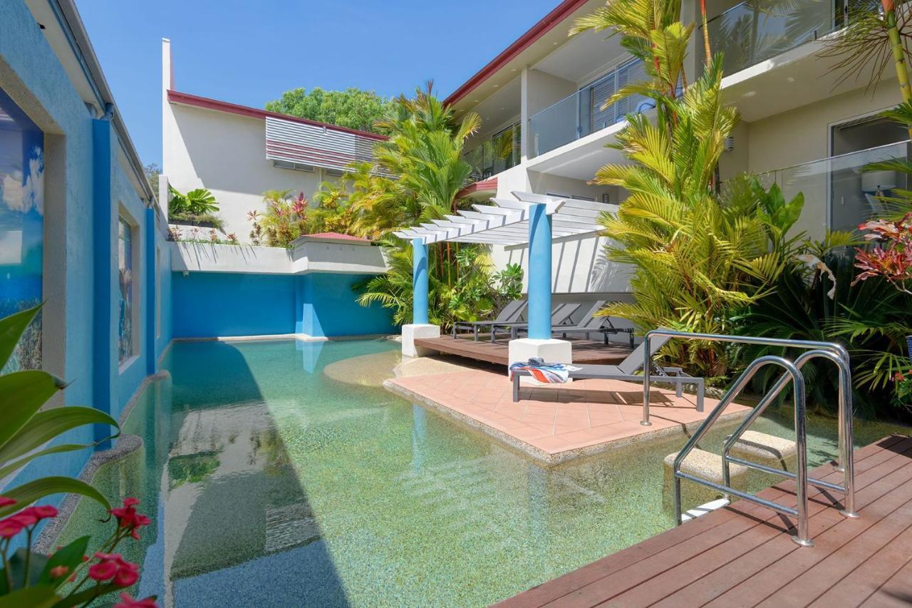 Macrossan House Boutique Holiday Apartments Port Douglas Bagian luar foto