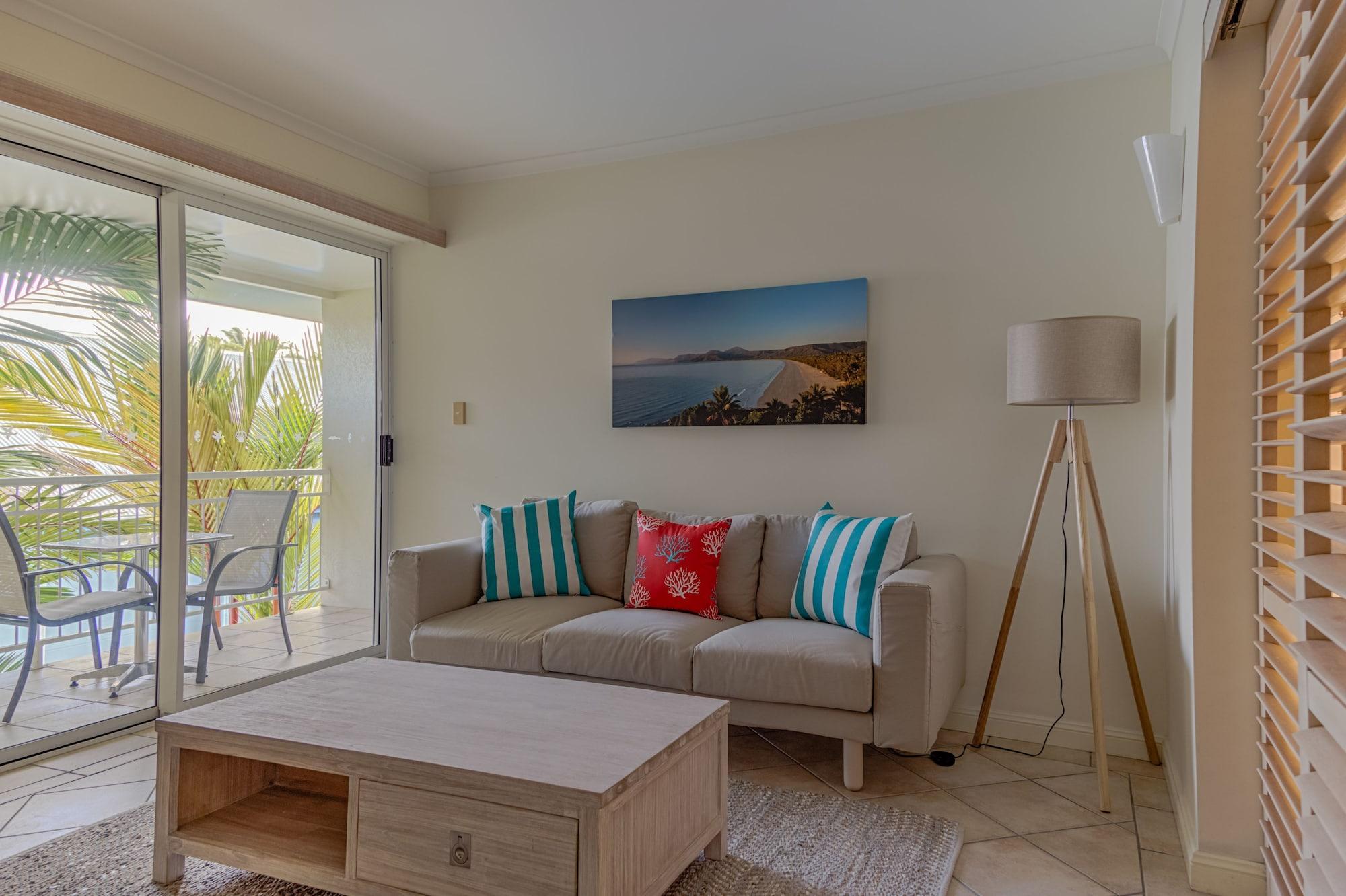 Macrossan House Boutique Holiday Apartments Port Douglas Bagian luar foto