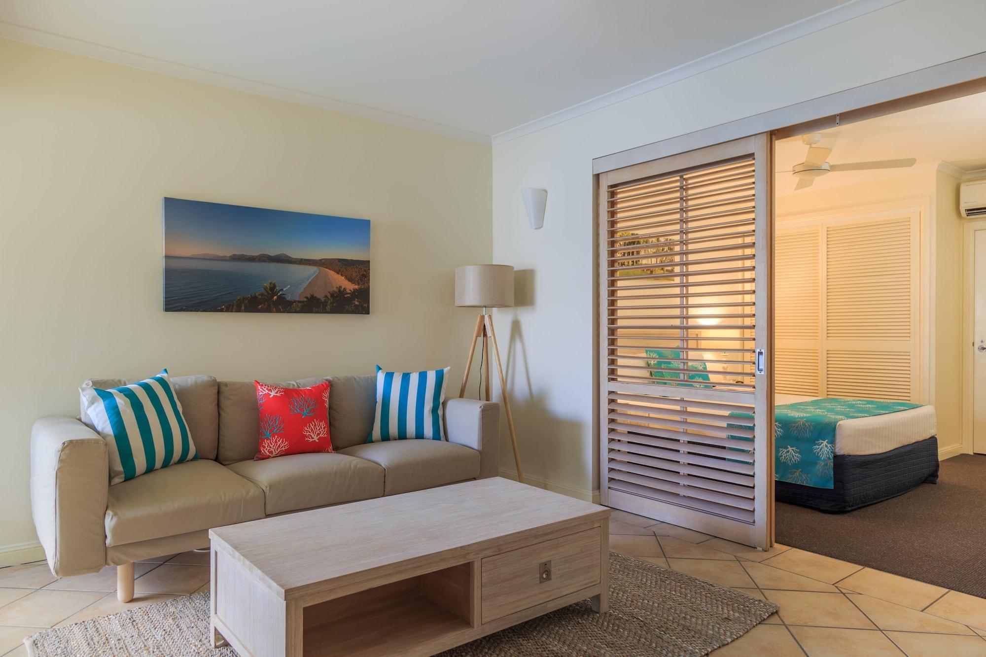 Macrossan House Boutique Holiday Apartments Port Douglas Bagian luar foto