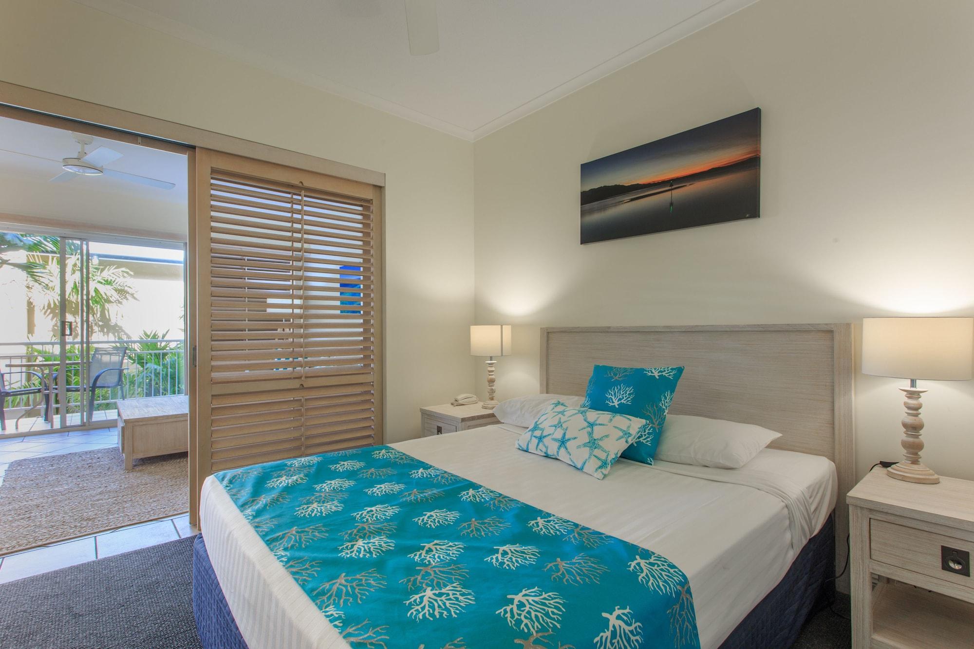 Macrossan House Boutique Holiday Apartments Port Douglas Bagian luar foto