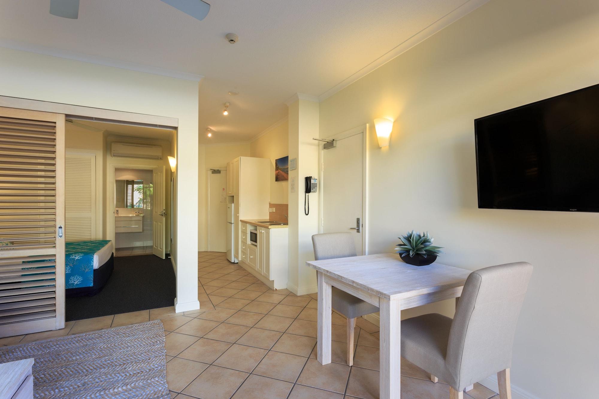 Macrossan House Boutique Holiday Apartments Port Douglas Bagian luar foto
