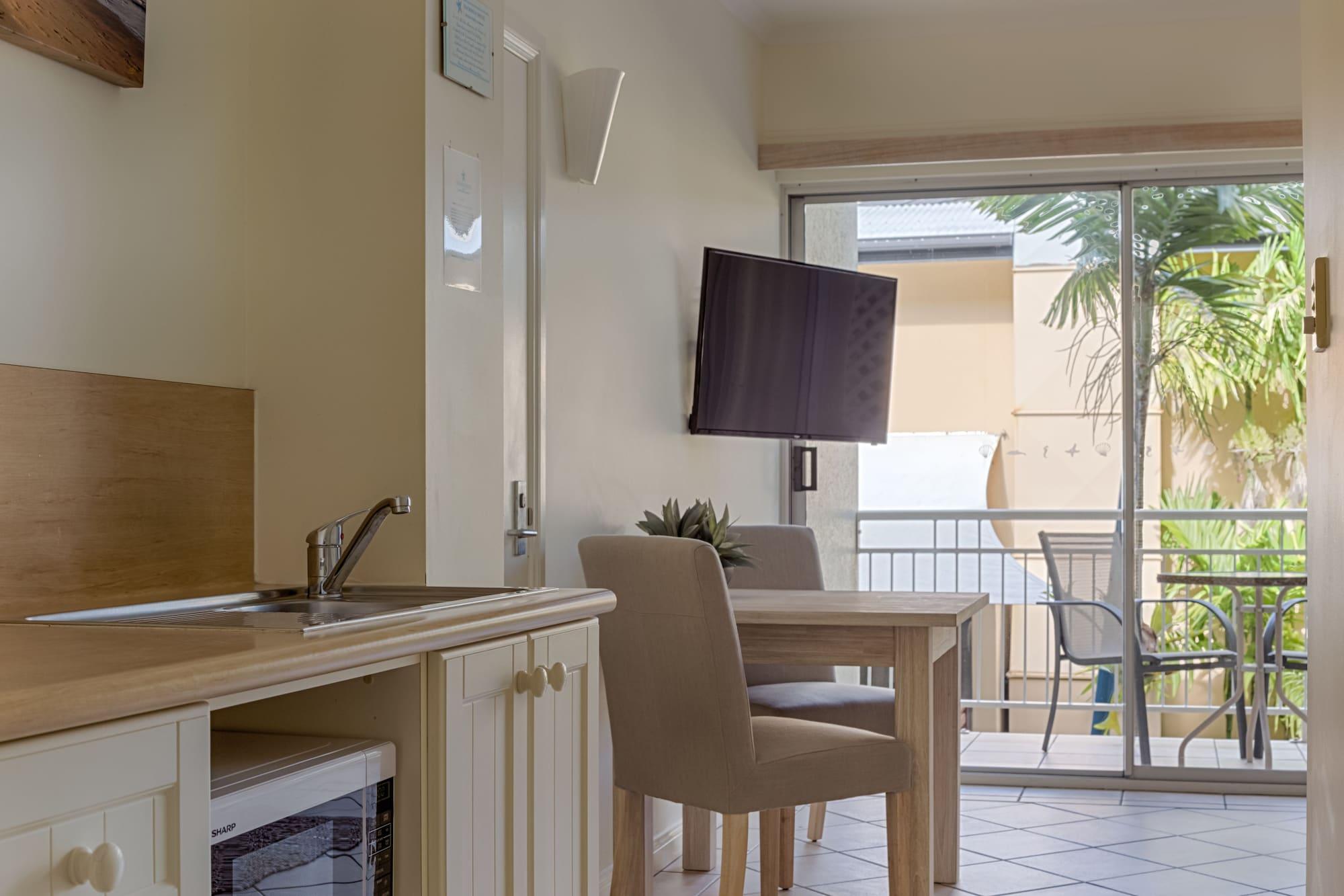 Macrossan House Boutique Holiday Apartments Port Douglas Bagian luar foto