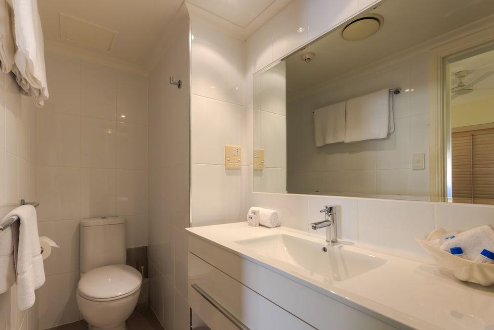 Macrossan House Boutique Holiday Apartments Port Douglas Bagian luar foto