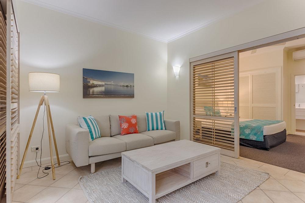 Macrossan House Boutique Holiday Apartments Port Douglas Bagian luar foto