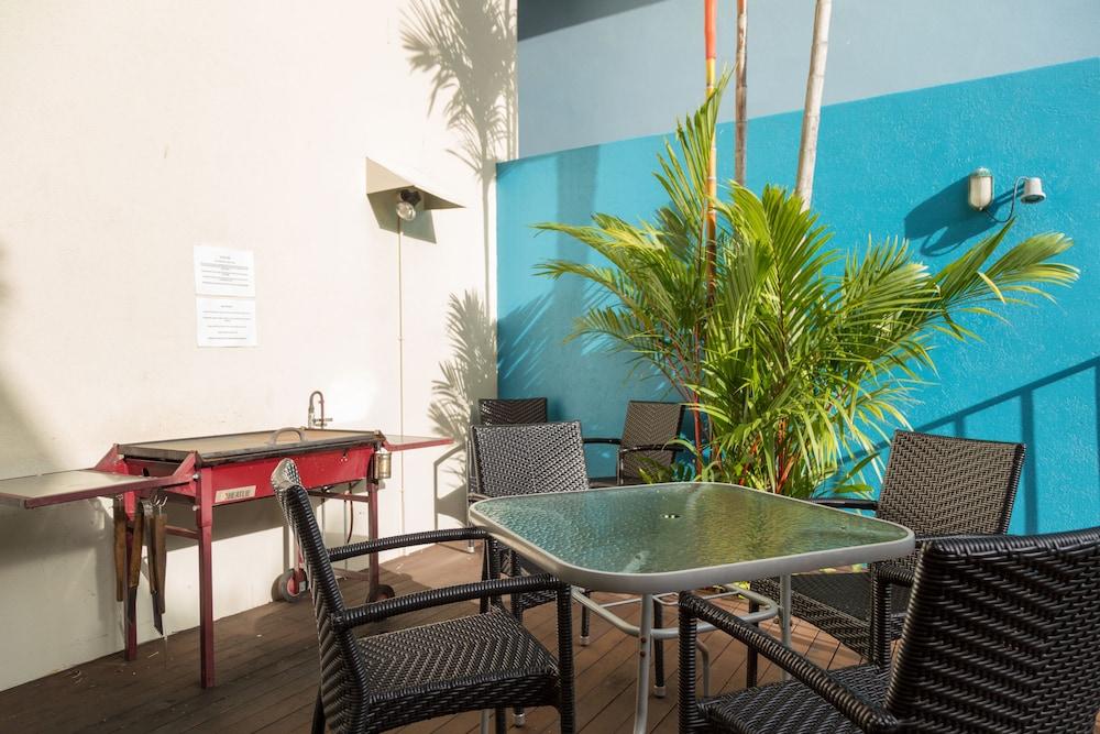 Macrossan House Boutique Holiday Apartments Port Douglas Bagian luar foto