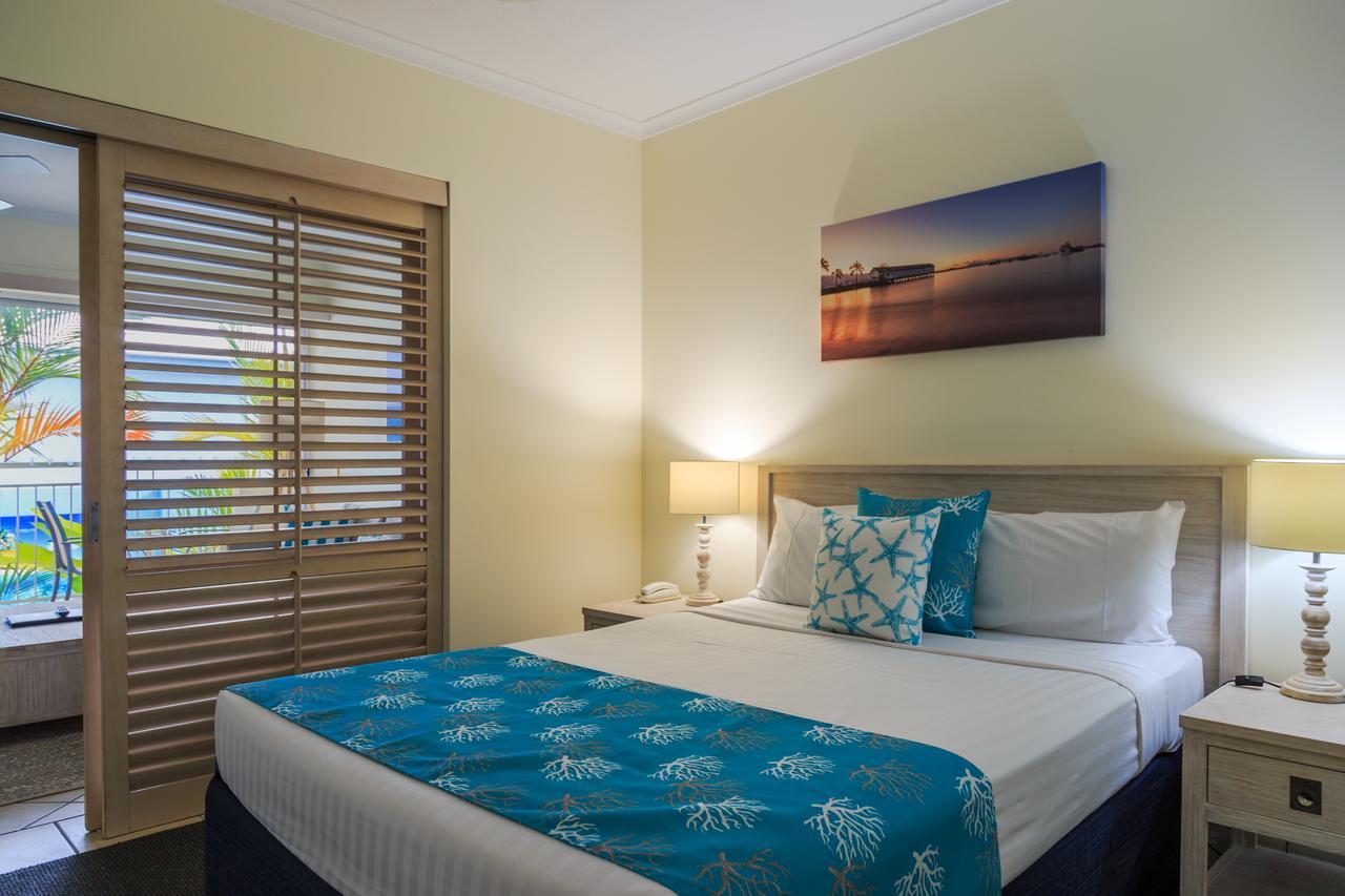 Macrossan House Boutique Holiday Apartments Port Douglas Bagian luar foto