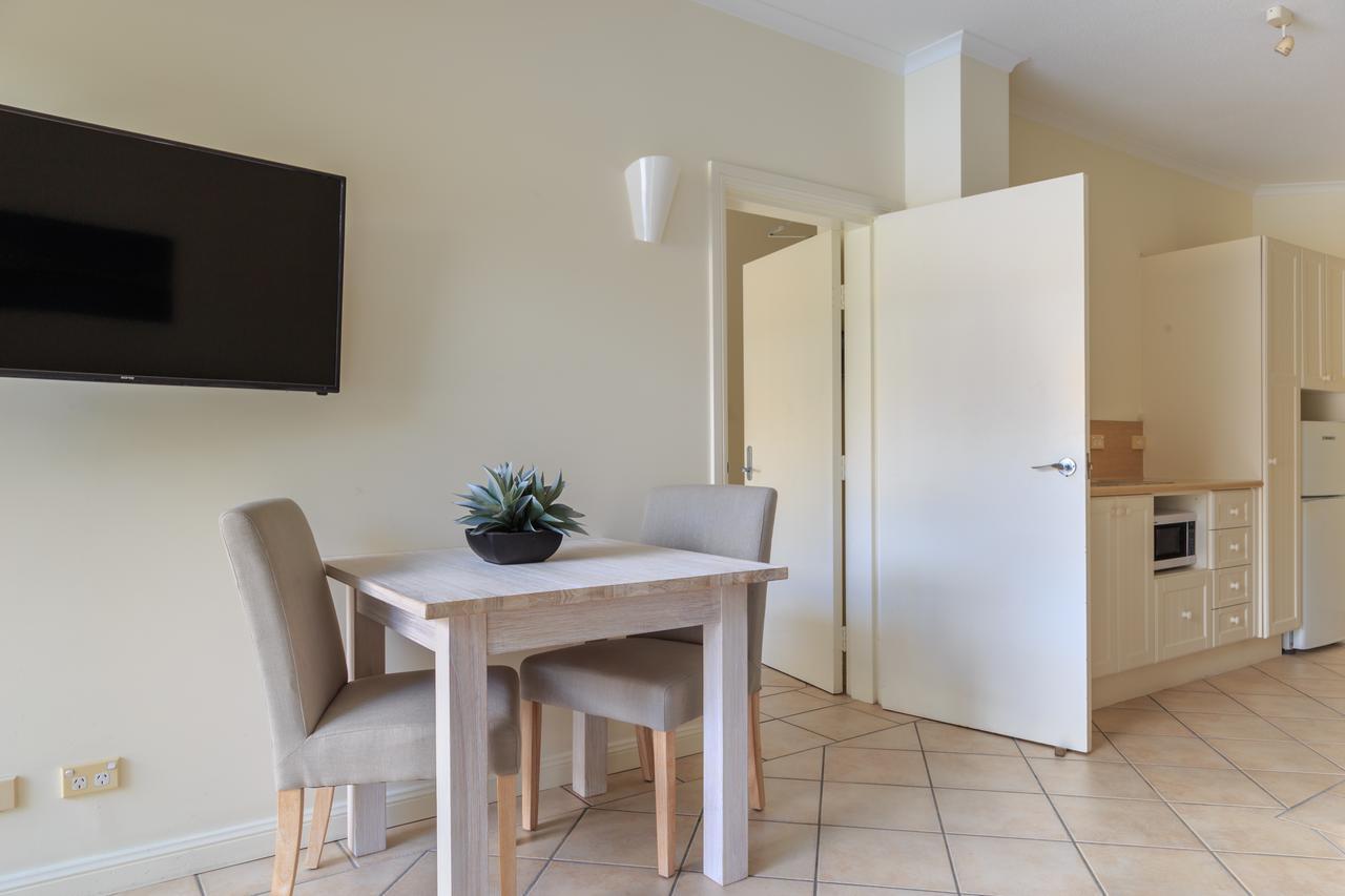 Macrossan House Boutique Holiday Apartments Port Douglas Bagian luar foto
