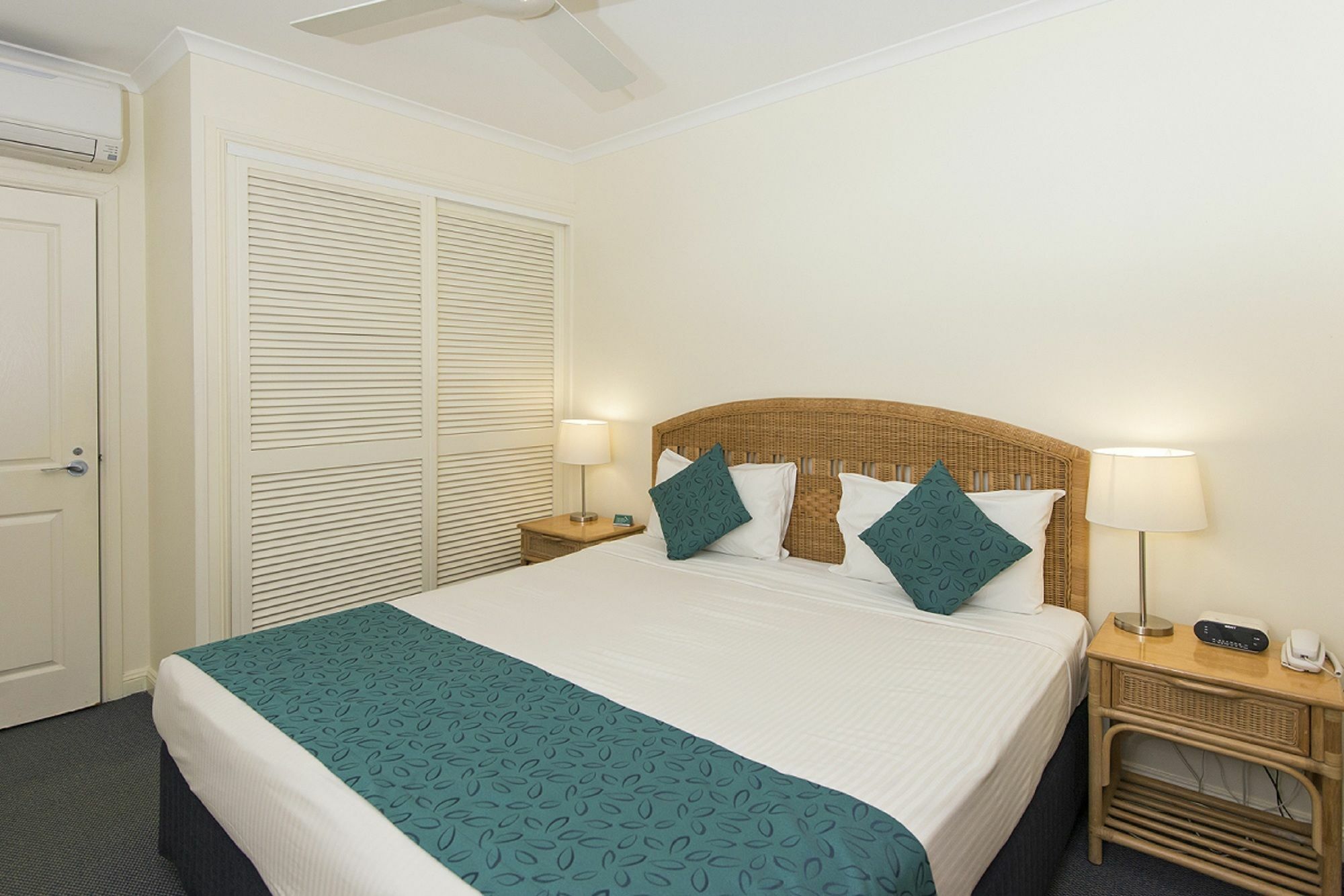 Macrossan House Boutique Holiday Apartments Port Douglas Bagian luar foto