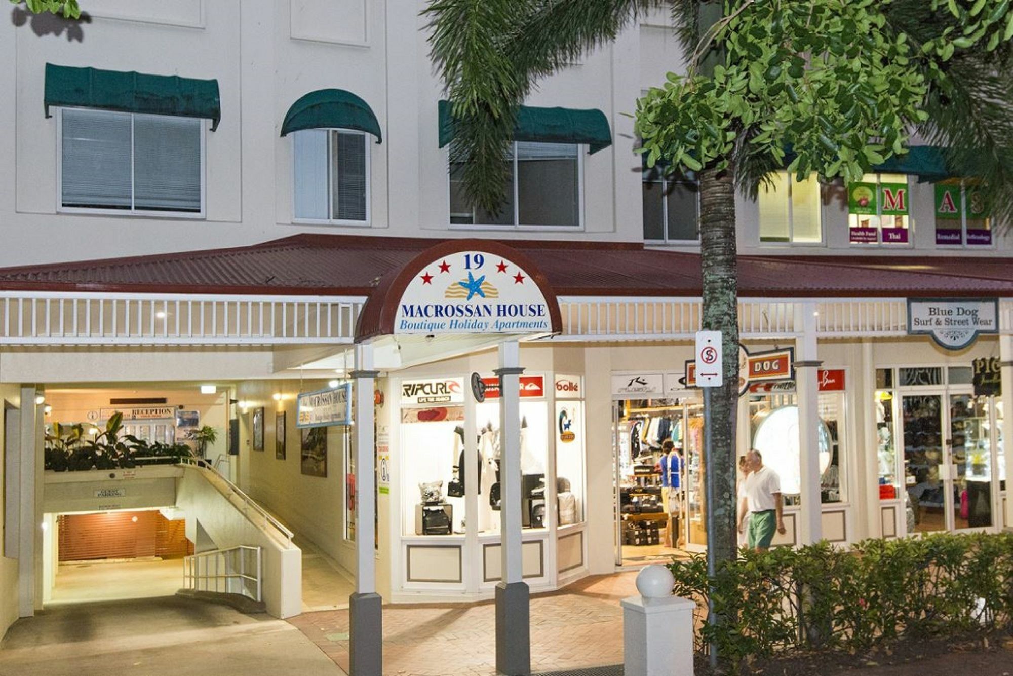 Macrossan House Boutique Holiday Apartments Port Douglas Bagian luar foto